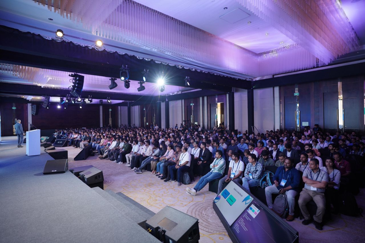 A packed general session at ElasticON Bengaluru 2025, with several hundred attendees.